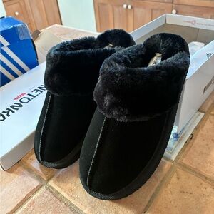 Minnetonka Black Women's Slippers